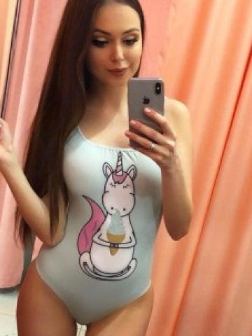 Моника Неудержимая